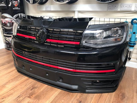 T6 Front grille gloss black & badge upper and lower red trims